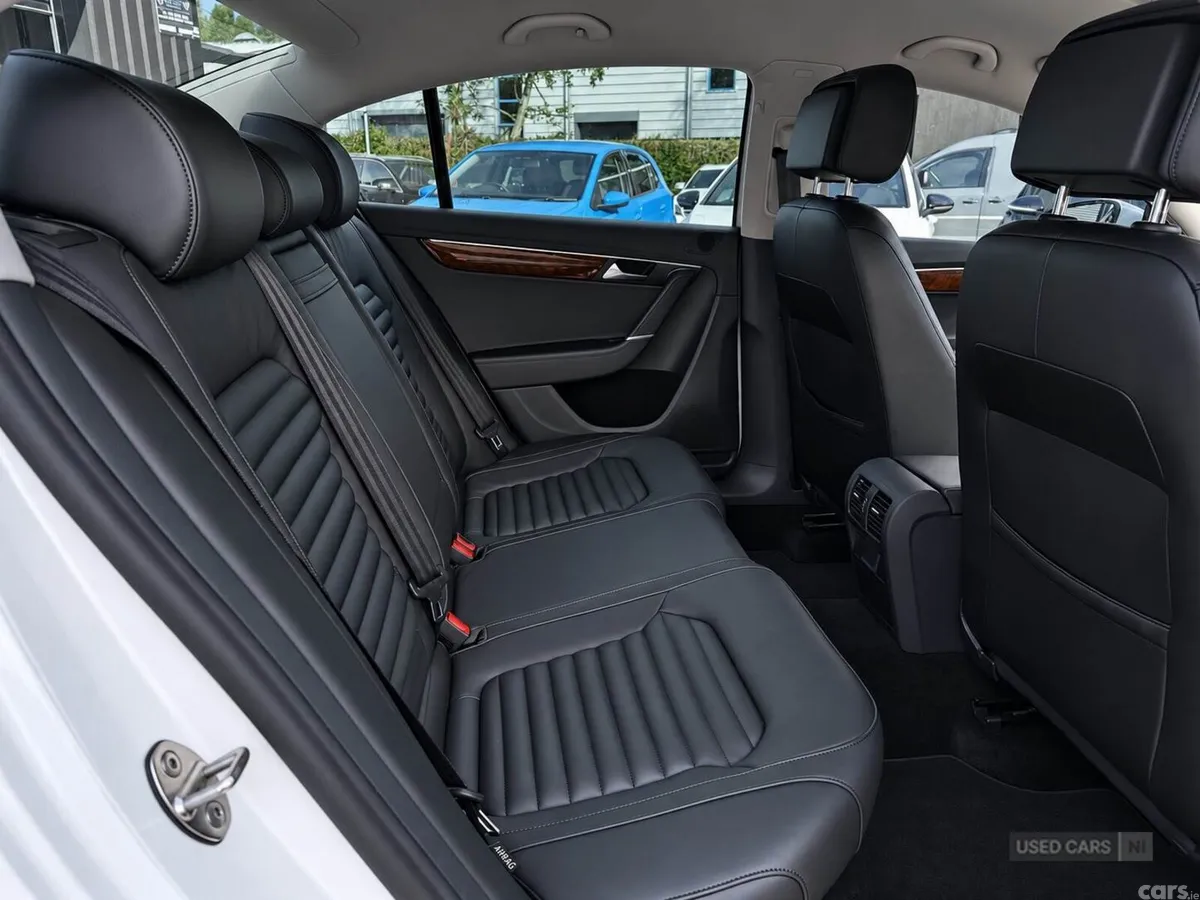 Volkswagen Passat , Petrol, 2013, White