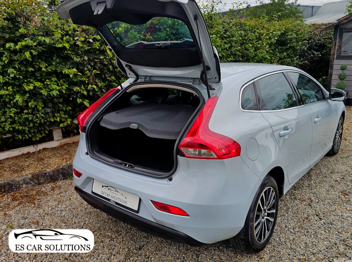 Volvo V40 Hatchback, Petrol, 2016, Grey