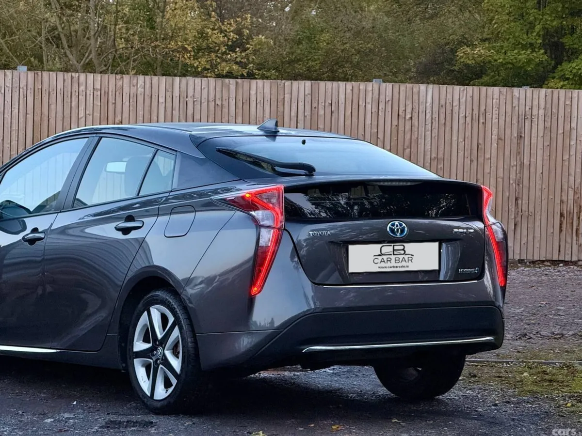 Toyota Prius Hatchback, Petrol Hybrid, 2017, Grey