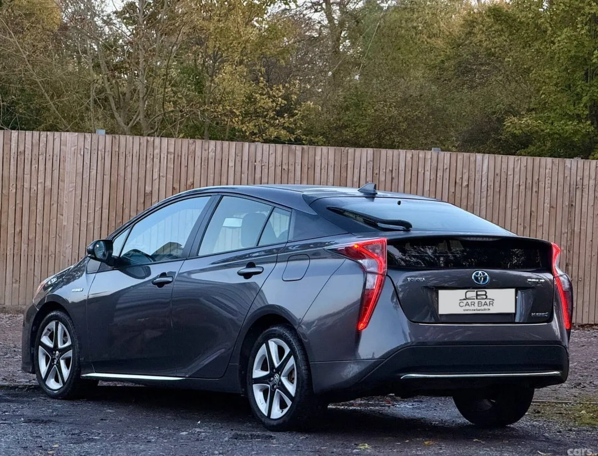 Toyota Prius Hatchback, Petrol Hybrid, 2017, Grey