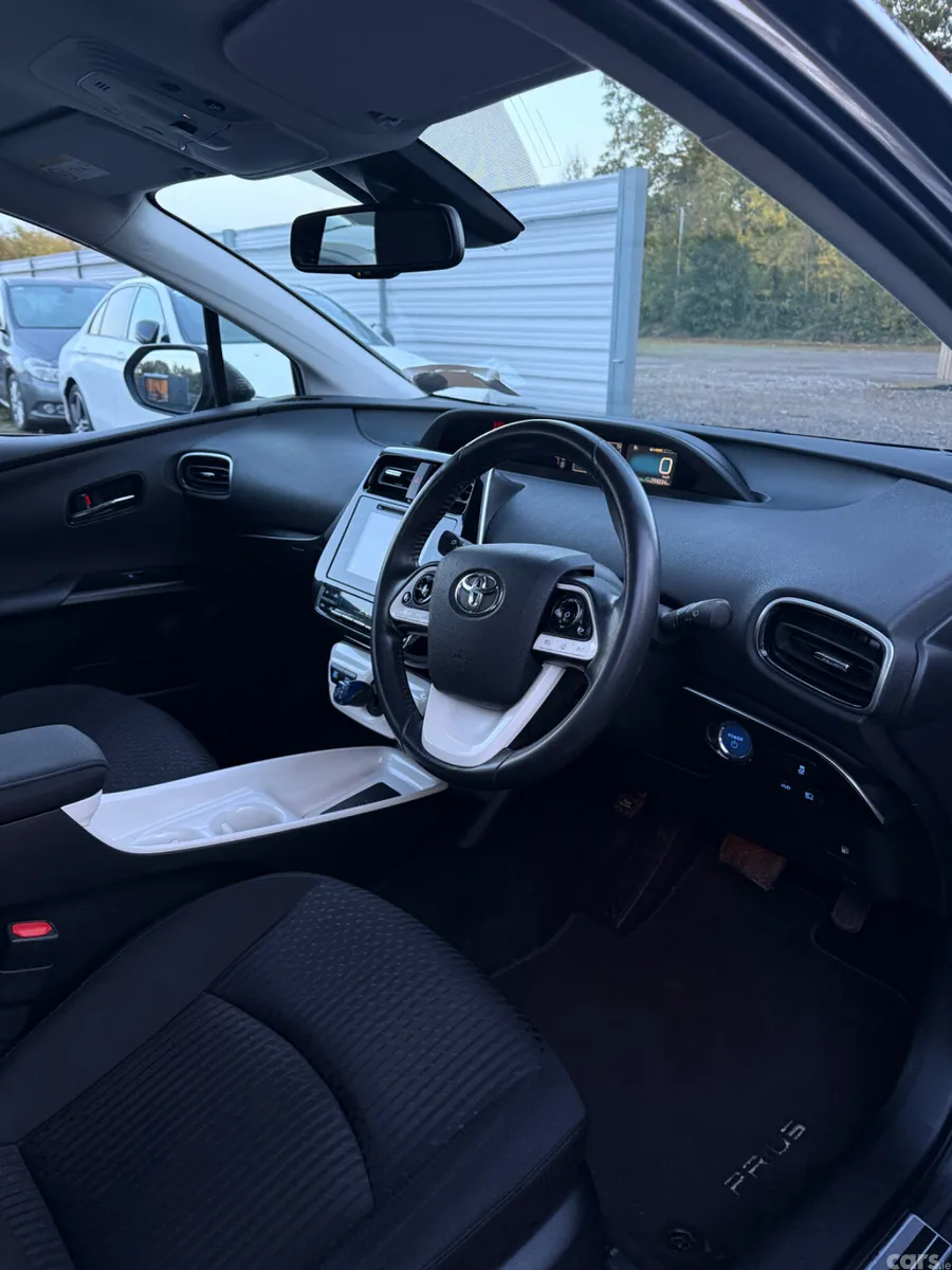 Toyota Prius Hatchback, Petrol Hybrid, 2017, Grey