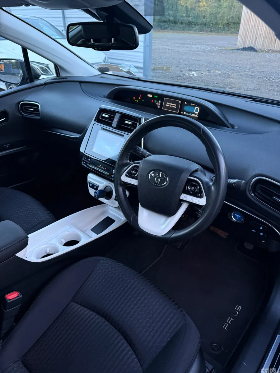 Toyota Prius Hatchback, Petrol Hybrid, 2017, Grey
