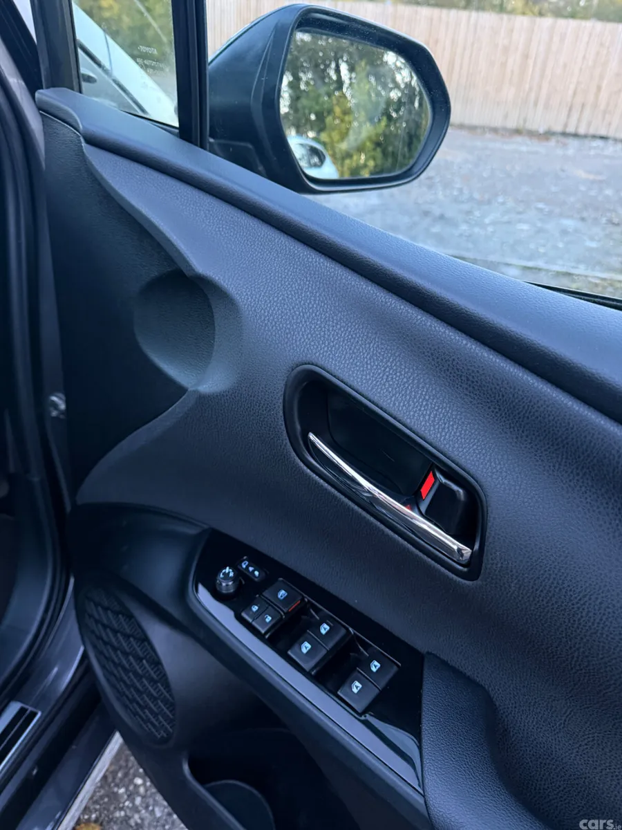 Toyota Prius Hatchback, Petrol Hybrid, 2017, Grey