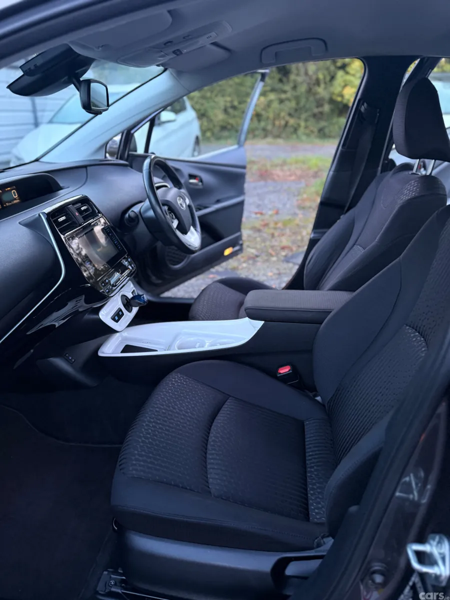 Toyota Prius Hatchback, Petrol Hybrid, 2017, Grey