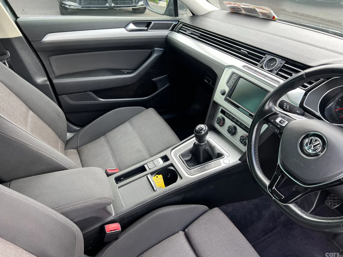 Volkswagen Passat Saloon, Diesel, 2017, Grey