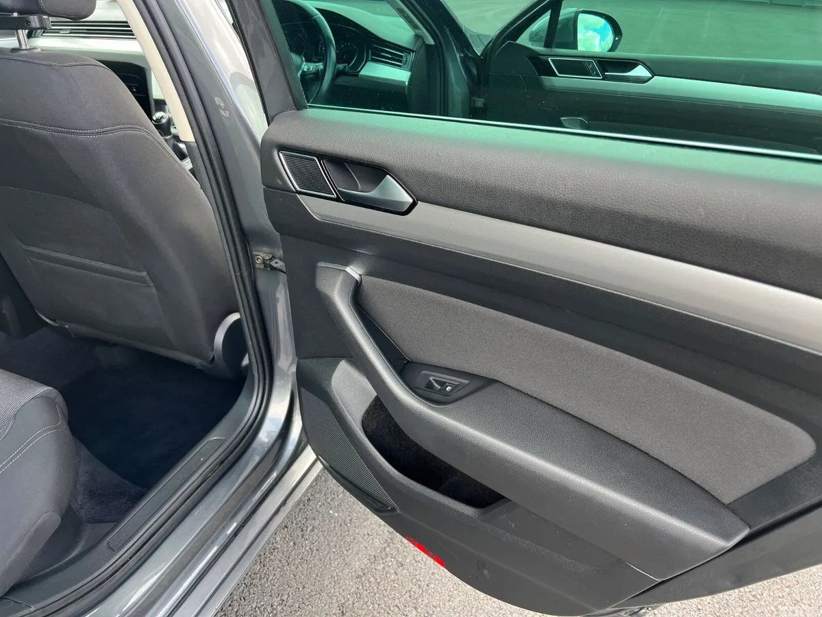 Volkswagen Passat Saloon, Diesel, 2017, Grey