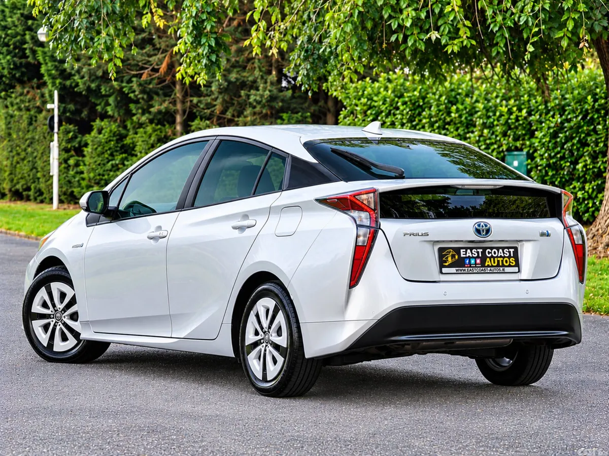 Toyota Prius Hatchback, Petrol Hybrid, 2019, White