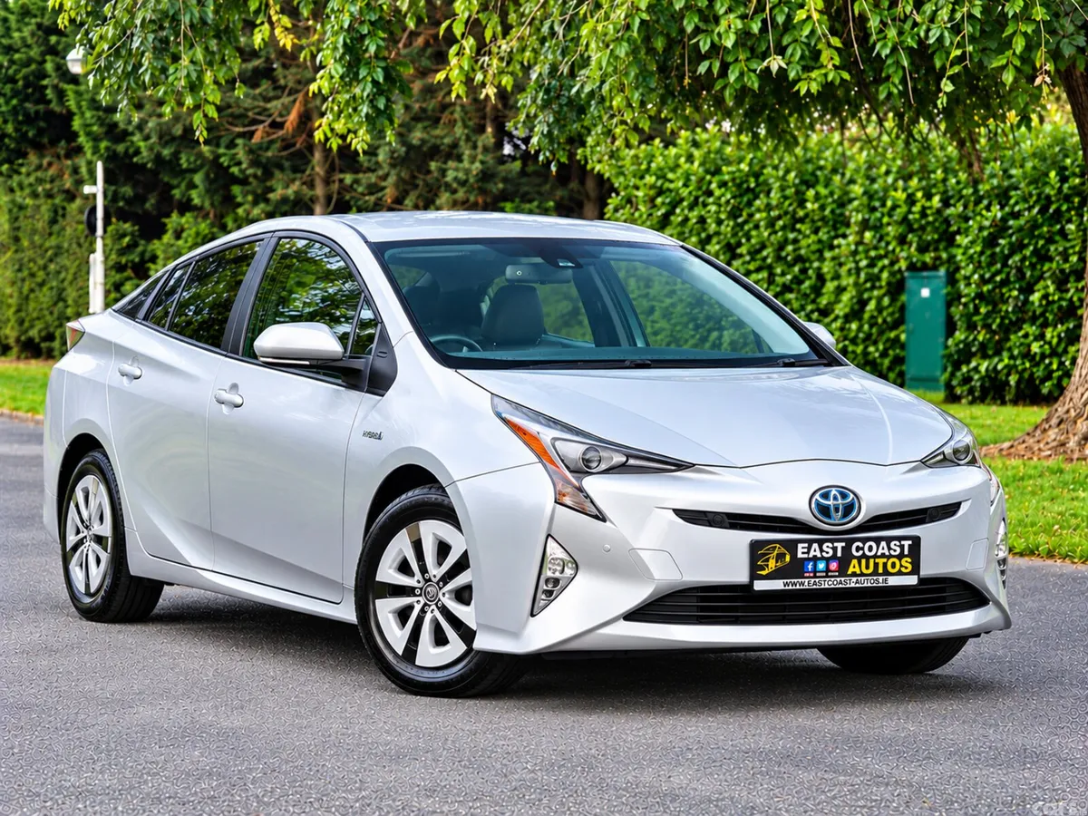 Toyota Prius Hatchback, Petrol Hybrid, 2019, White
