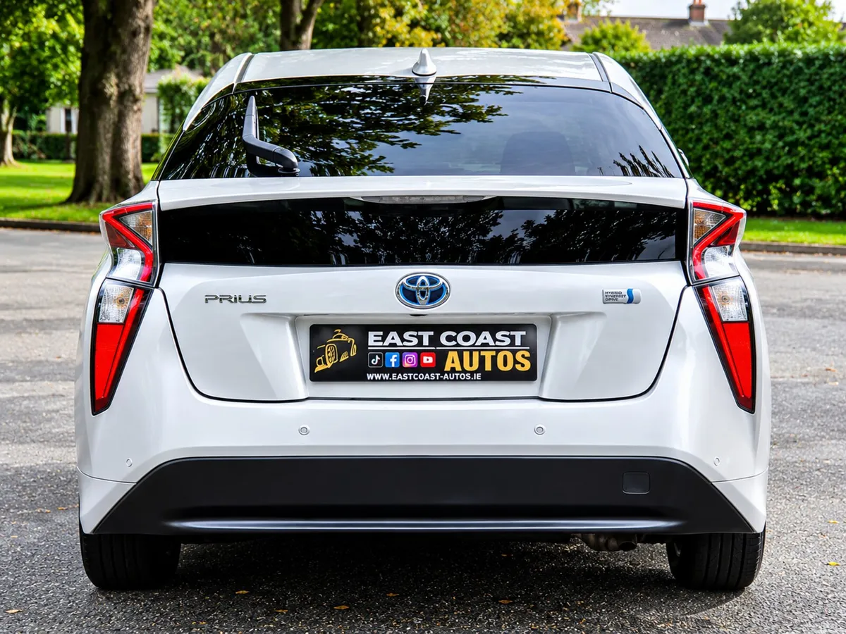 Toyota Prius Hatchback, Petrol Hybrid, 2019, White