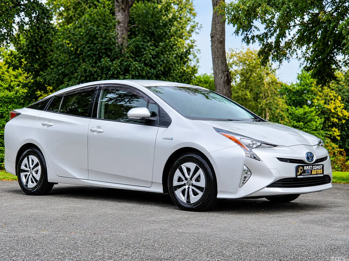 Toyota Prius Hatchback, Petrol Hybrid, 2019, White