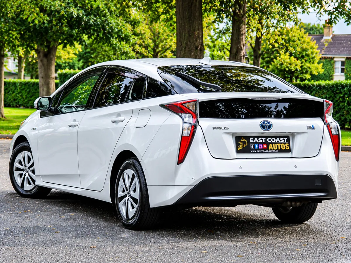 Toyota Prius Hatchback, Petrol Hybrid, 2019, White