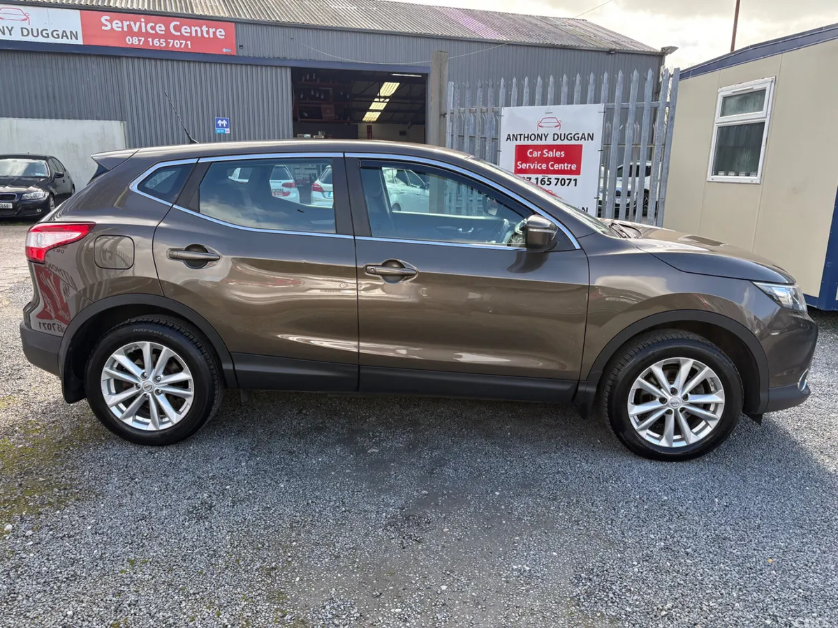 Nissan Qashqai Hatchback, Diesel, 2014, Brown