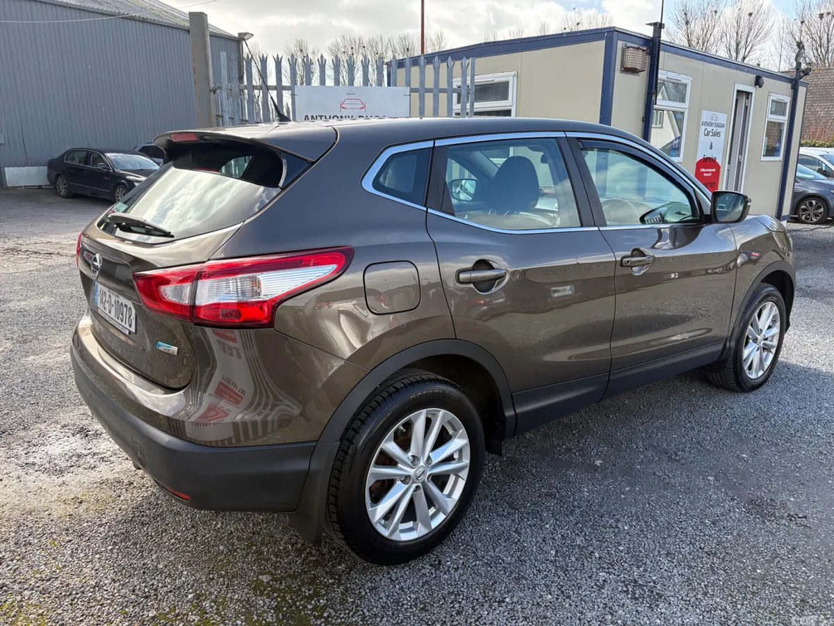 Nissan Qashqai Hatchback, Diesel, 2014, Brown