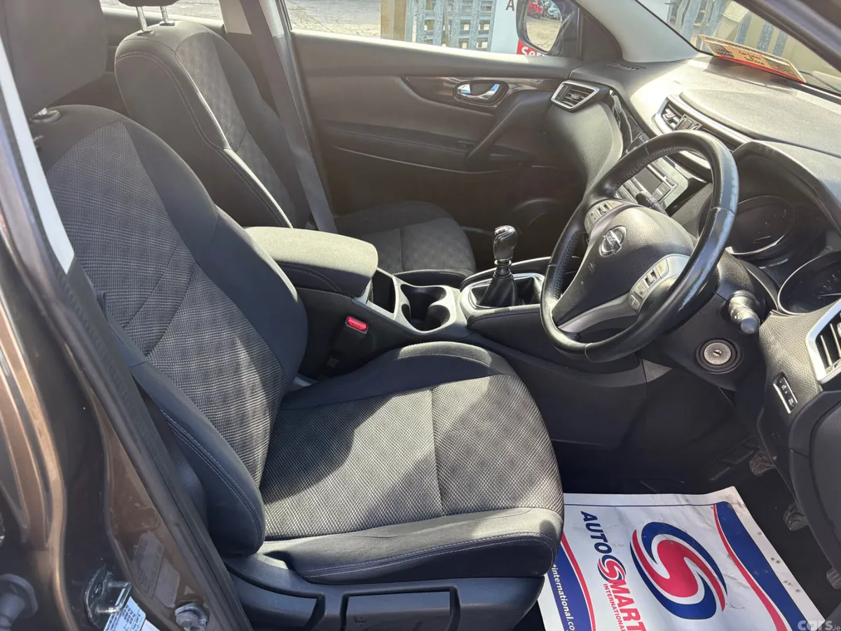 Nissan Qashqai Hatchback, Diesel, 2014, Brown