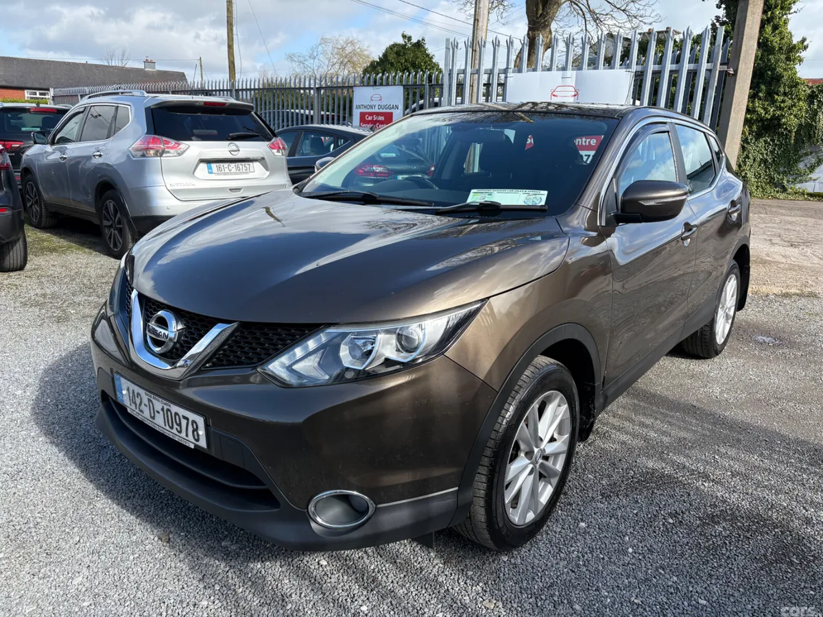 Nissan Qashqai Hatchback, Diesel, 2014, Brown