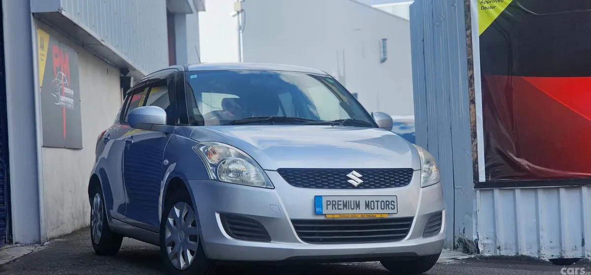 Suzuki Swift Hatchback, Petrol, 2015, Silver