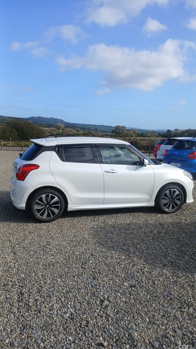 Suzuki Swift Hatchback, Petrol, 2017, White