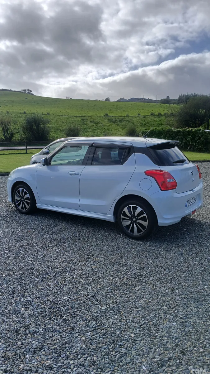 Suzuki Swift Hatchback, Petrol, 2017, White