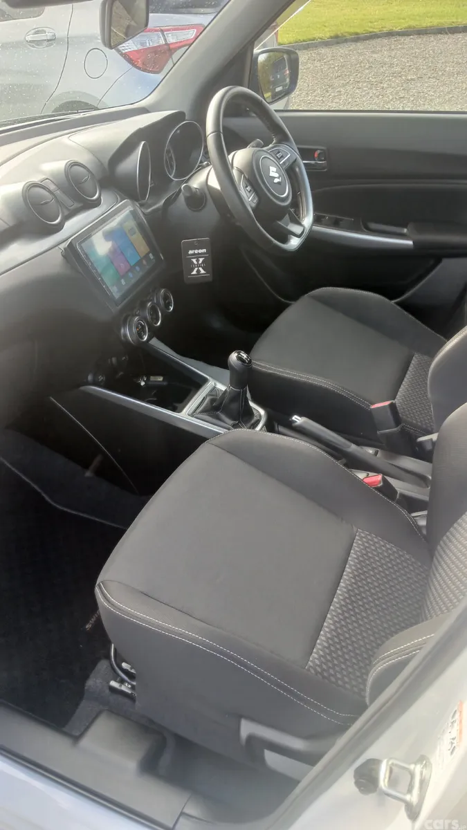 Suzuki Swift Hatchback, Petrol, 2017, White