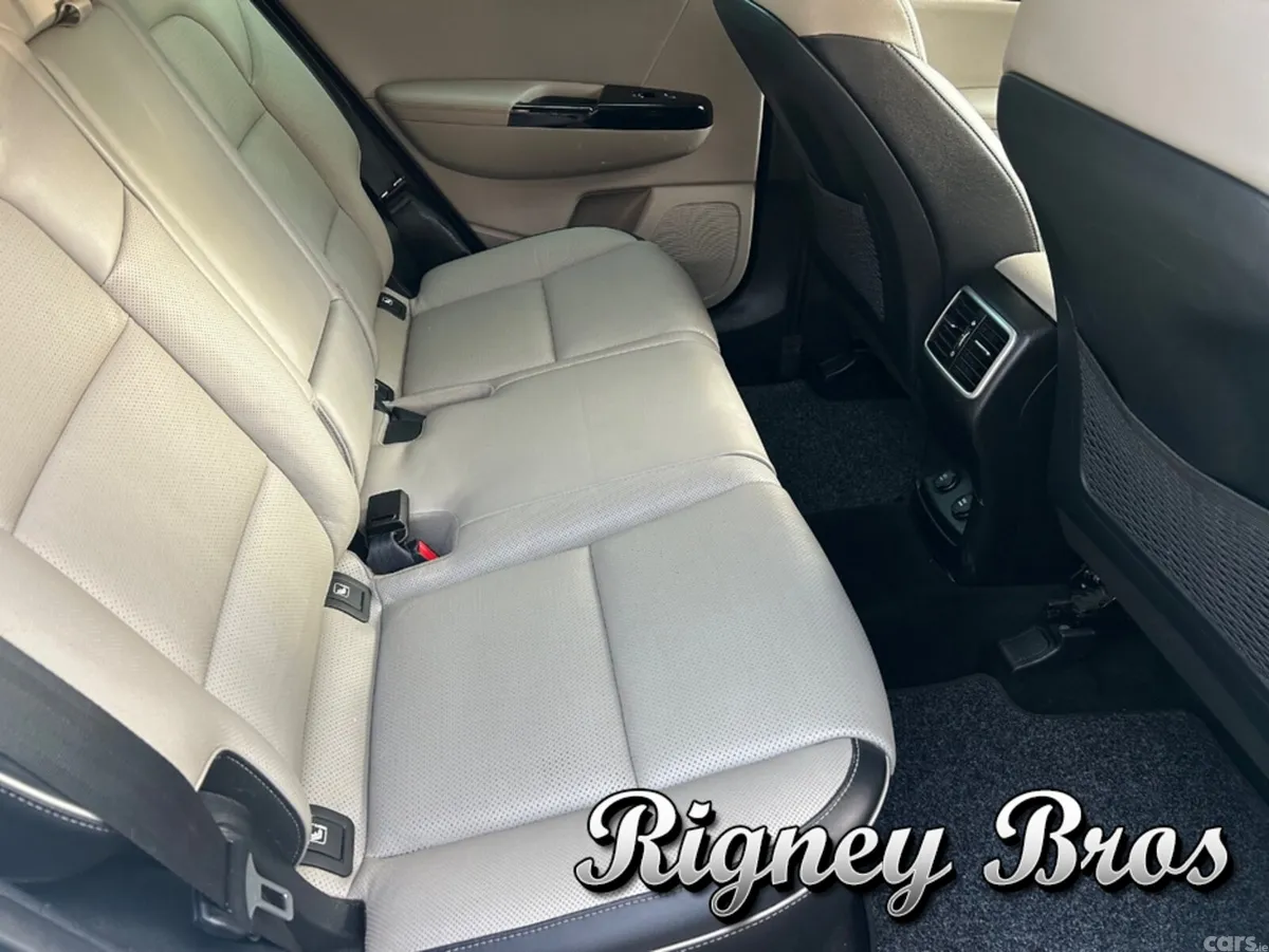 Kia Sportage MPV, Diesel, 2021, White
