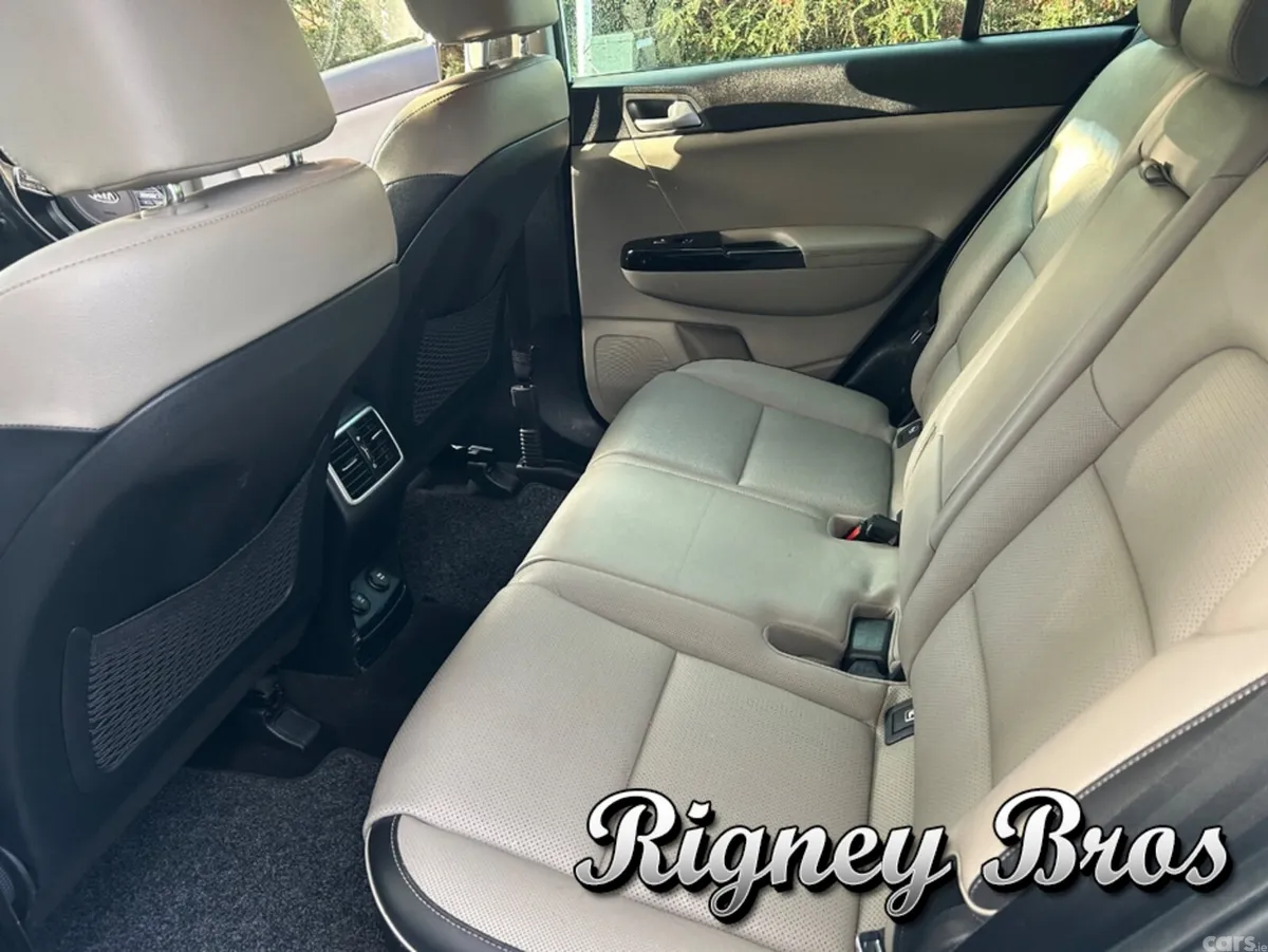 Kia Sportage MPV, Diesel, 2021, White