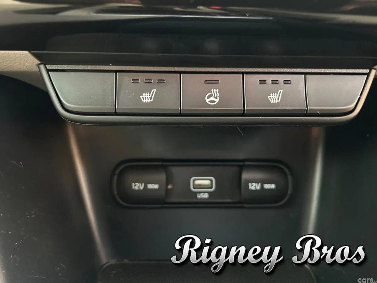 Kia Sportage MPV, Diesel, 2021, White