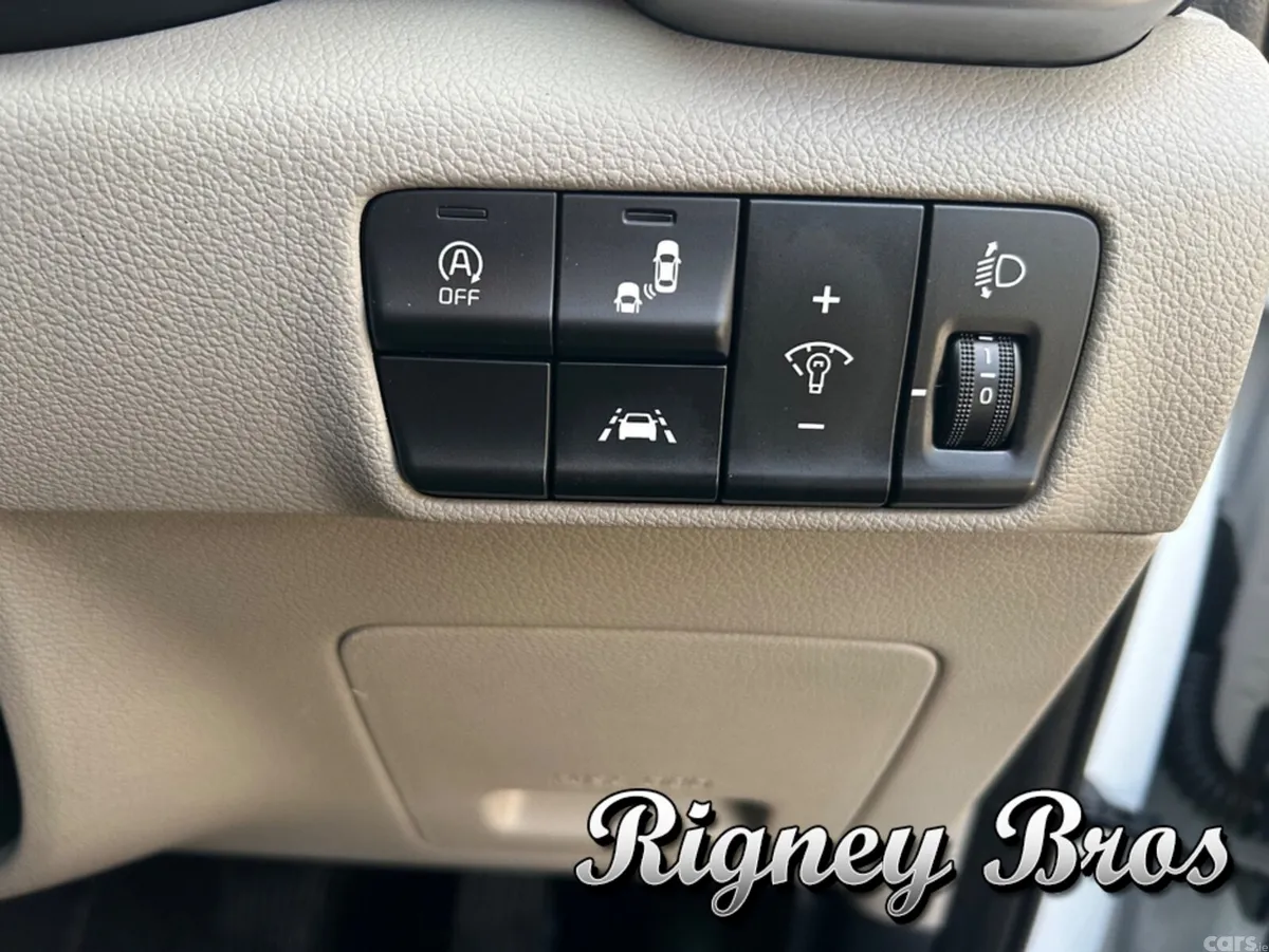 Kia Sportage MPV, Diesel, 2021, White