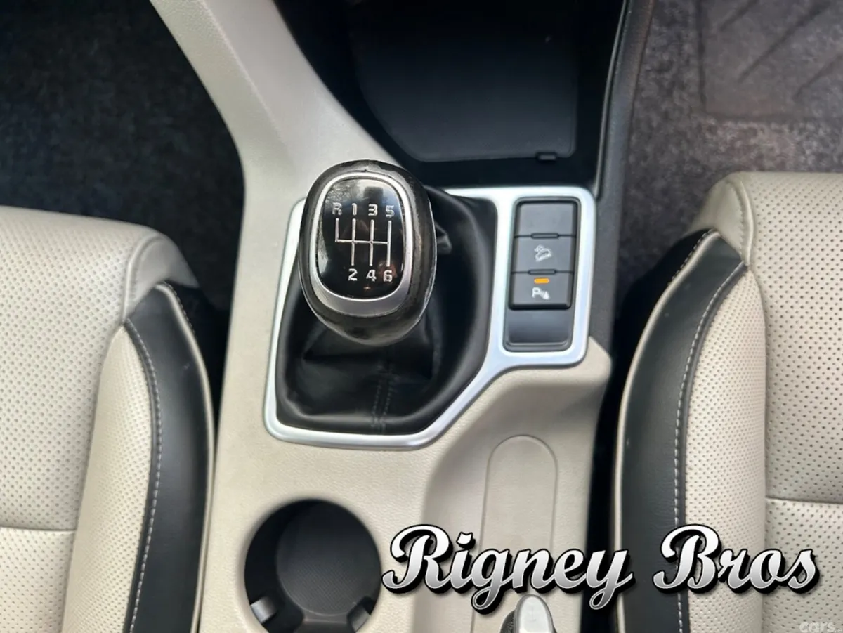 Kia Sportage MPV, Diesel, 2021, White