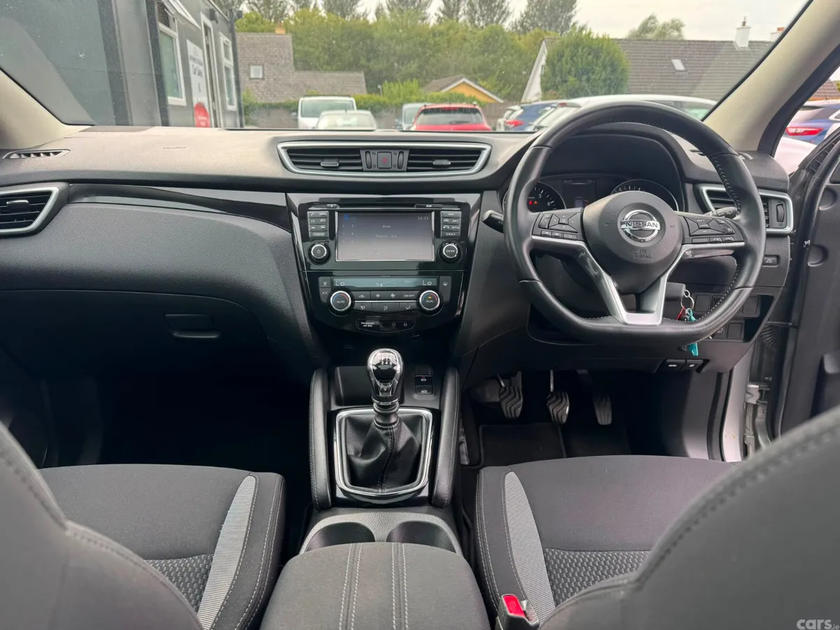 Nissan Qashqai MPV, Petrol, 2018, Grey