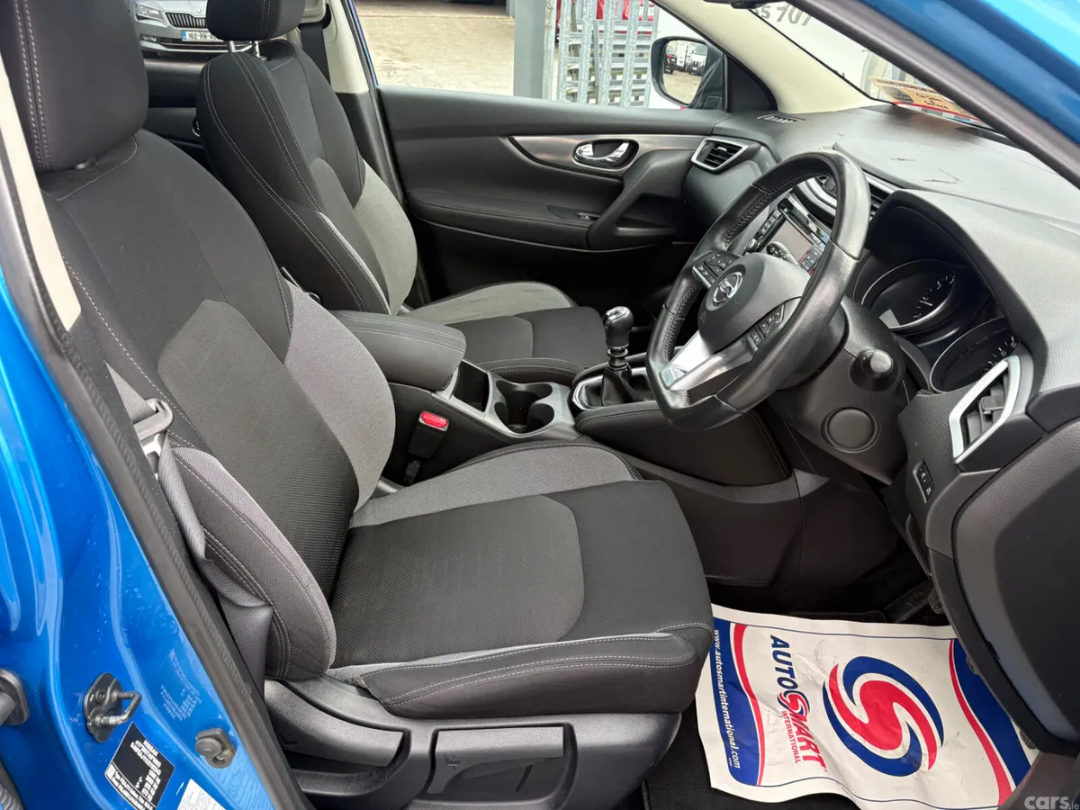 Nissan Qashqai MPV, Petrol, 2018, Blue