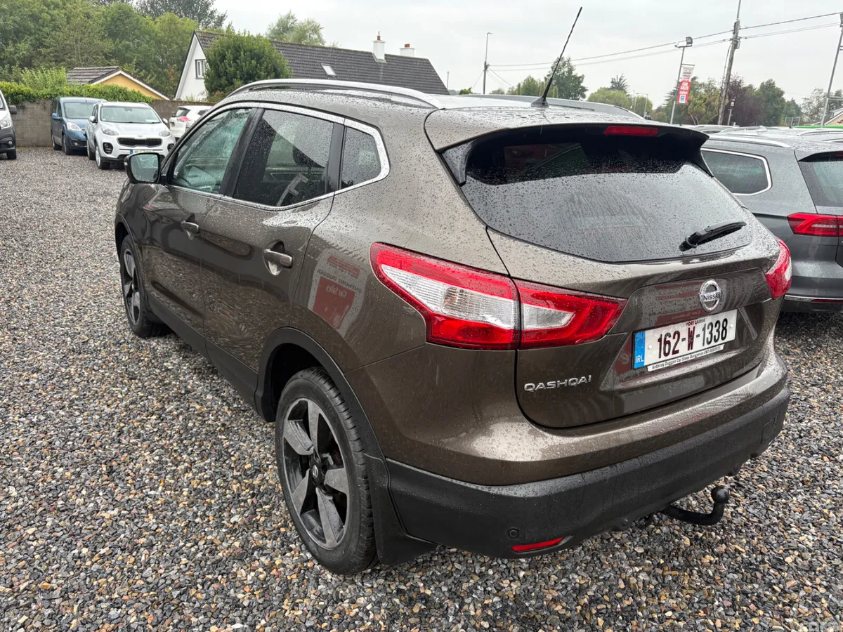 Nissan Qashqai Hatchback, Diesel, 2016, Brown