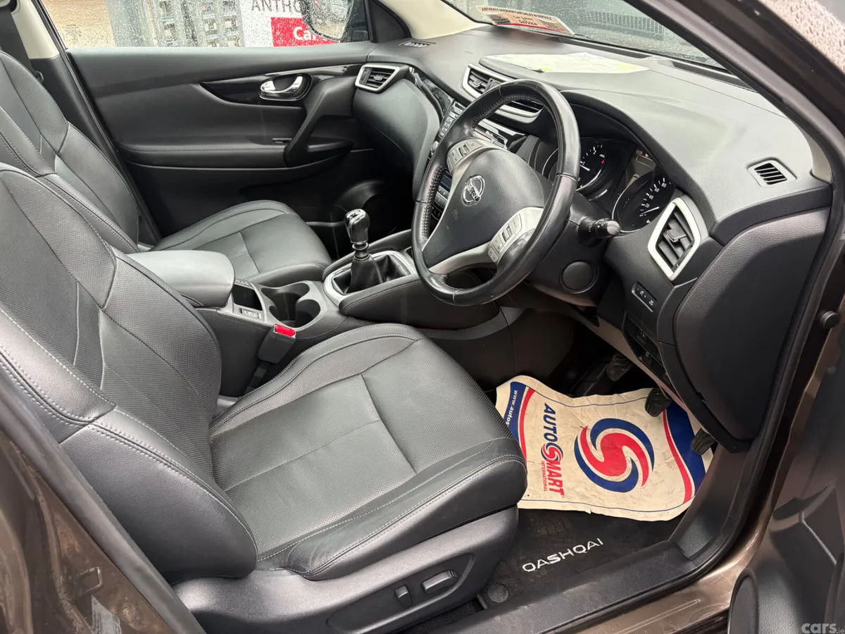 Nissan Qashqai Hatchback, Diesel, 2016, Brown