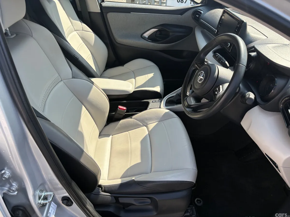 Toyota Yaris Hatchback, Petrol Hybrid, 2022, Grey