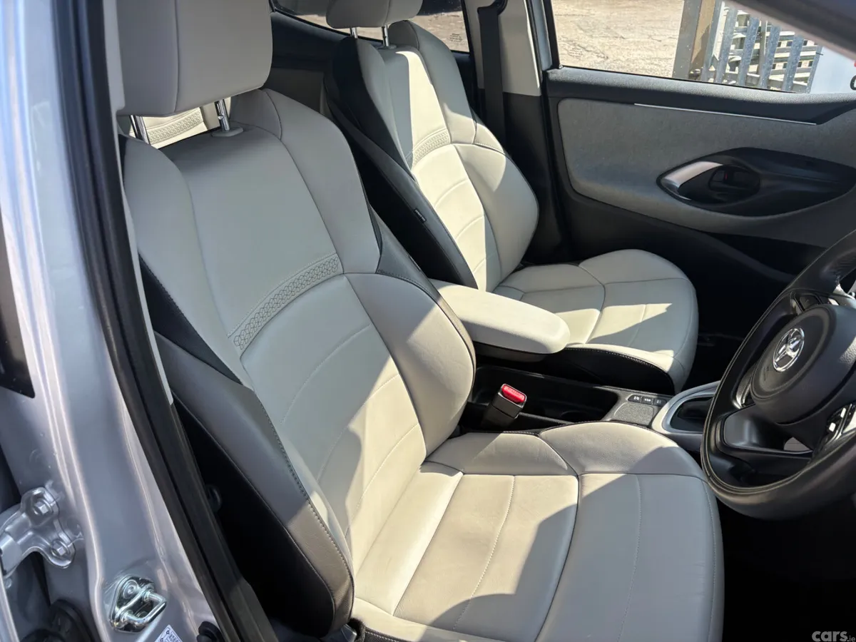Toyota Yaris Hatchback, Petrol Hybrid, 2022, Grey
