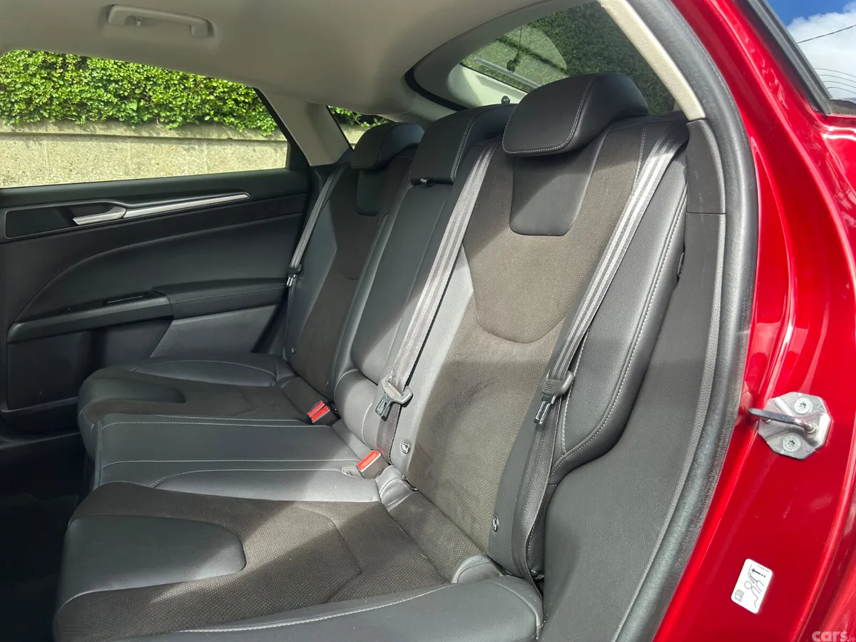 Ford Mondeo Hatchback, Diesel, 2019, Red
