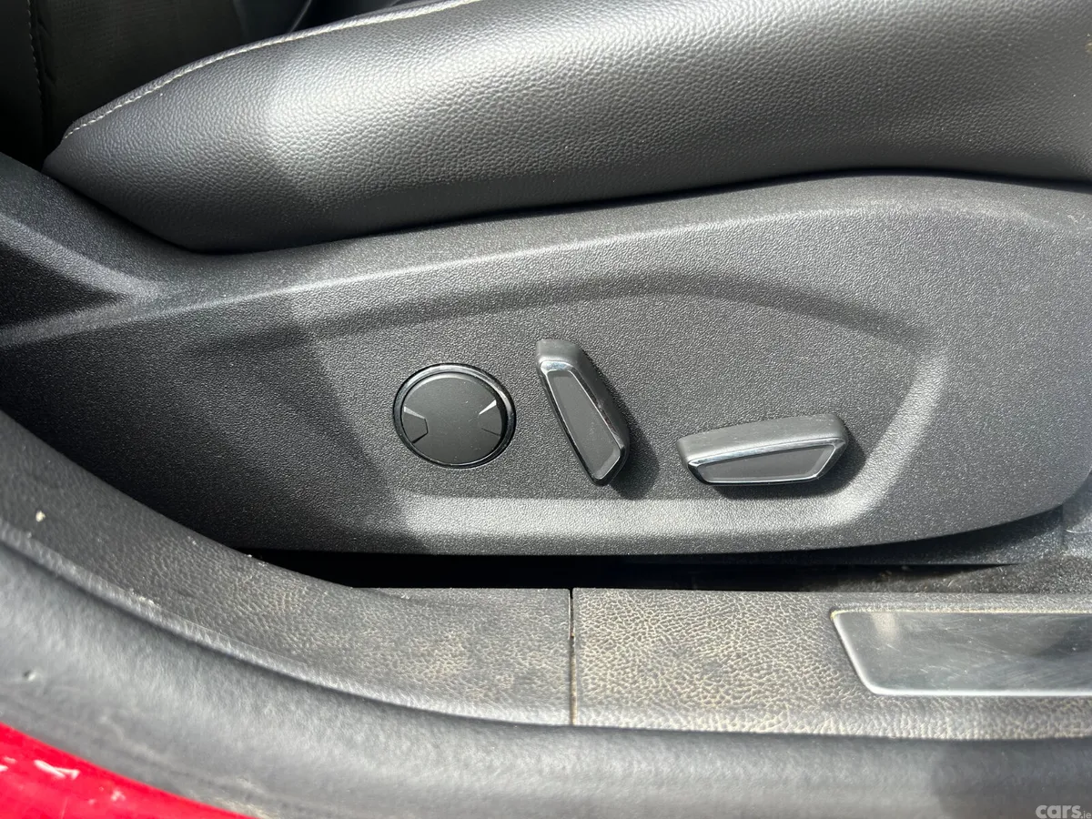 Ford Mondeo Hatchback, Diesel, 2019, Red