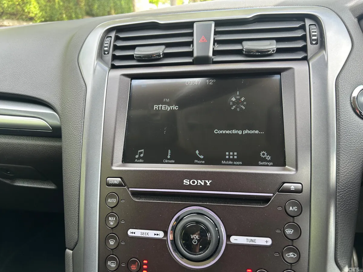 Ford Mondeo Hatchback, Diesel, 2019, Red