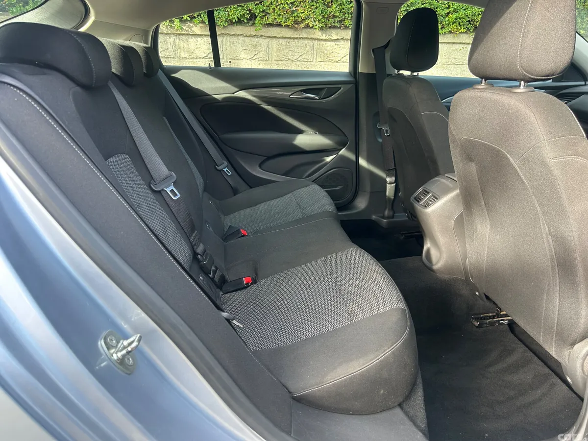 Opel Insignia Hatchback, Diesel, 2018, Grey