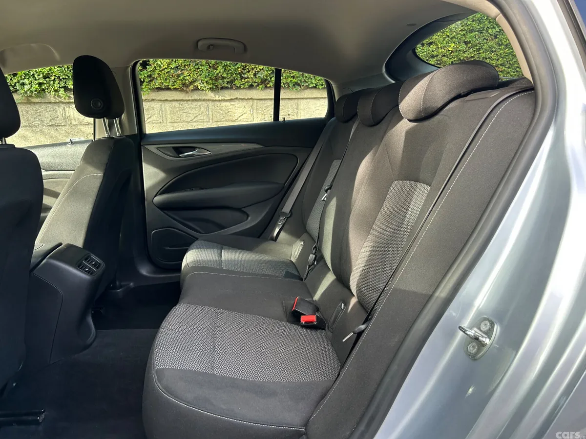 Opel Insignia Hatchback, Diesel, 2018, Grey