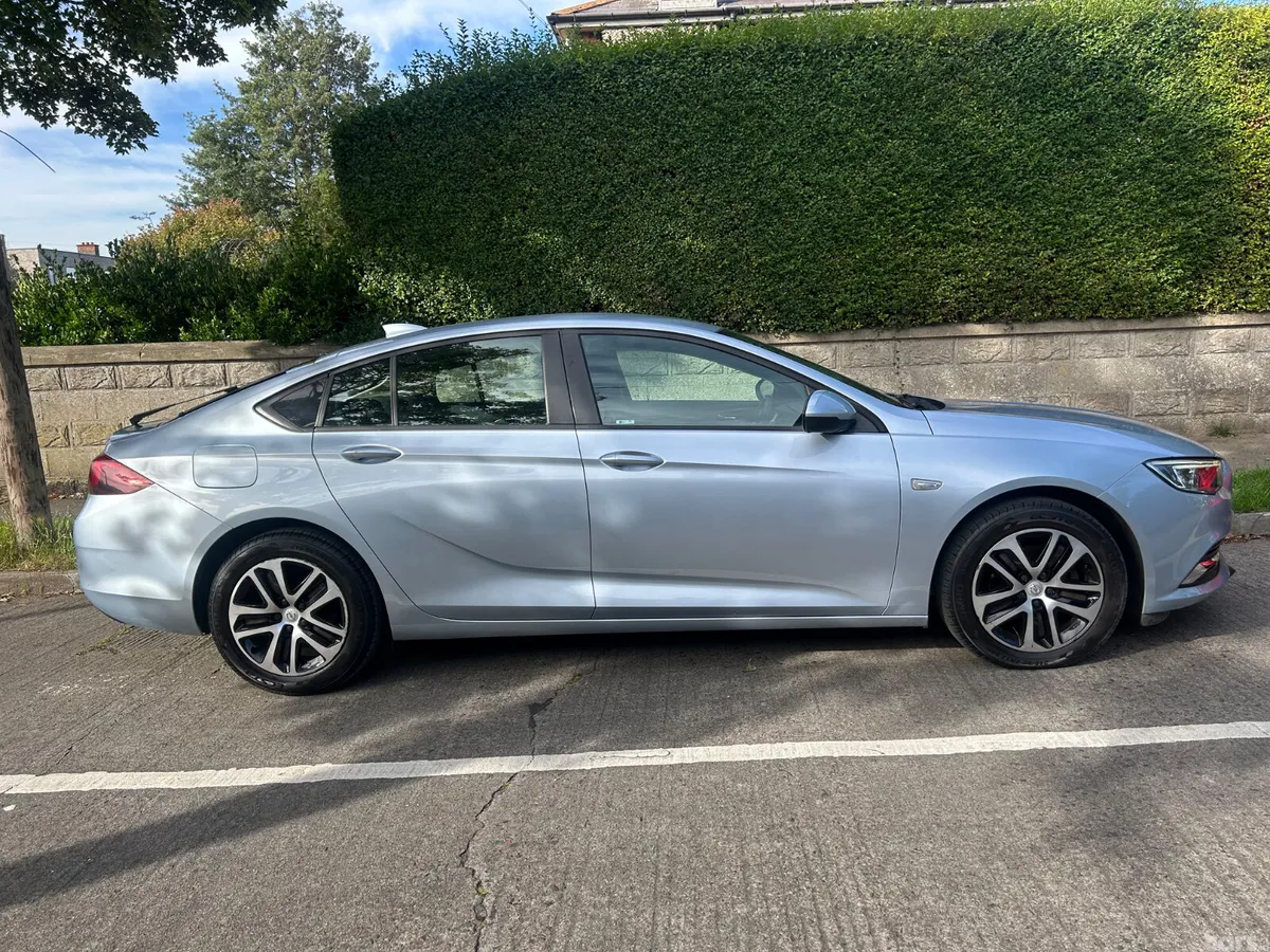 Opel Insignia Hatchback, Diesel, 2018, Grey
