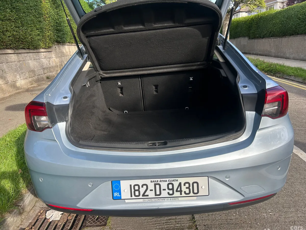 Opel Insignia Hatchback, Diesel, 2018, Grey