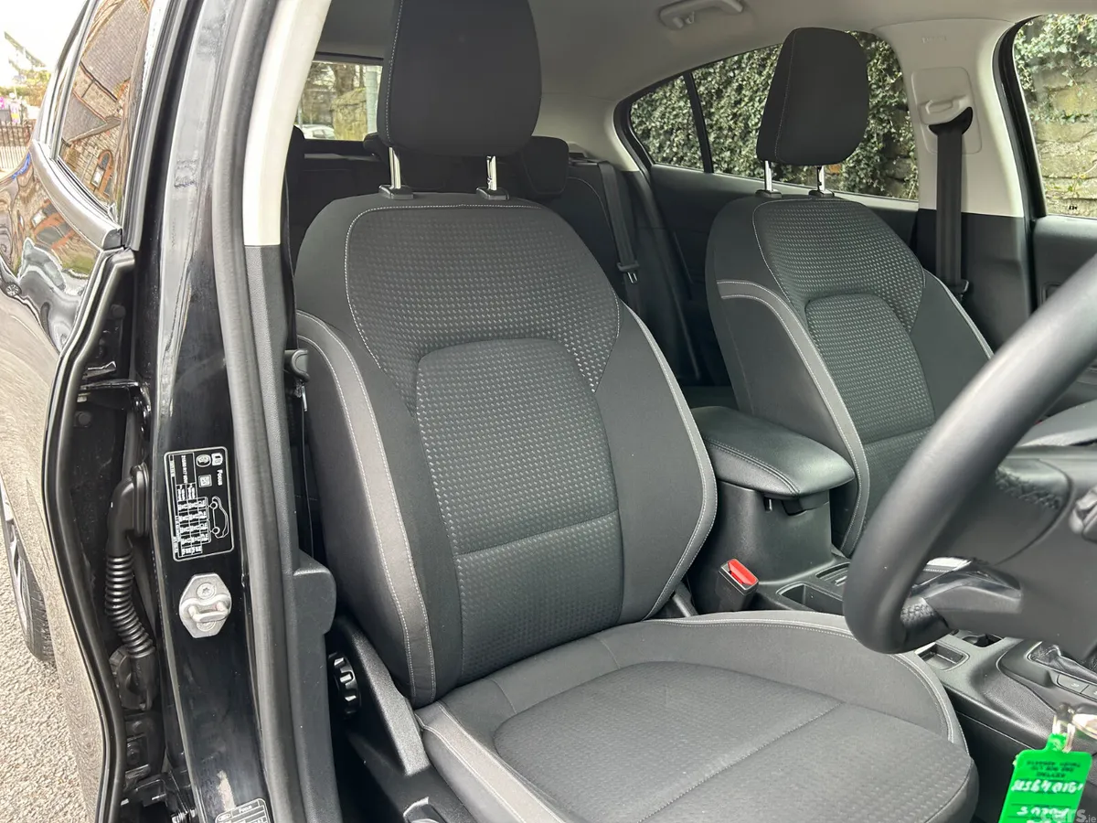Ford Focus Hatchback, Petrol, 2019, Black