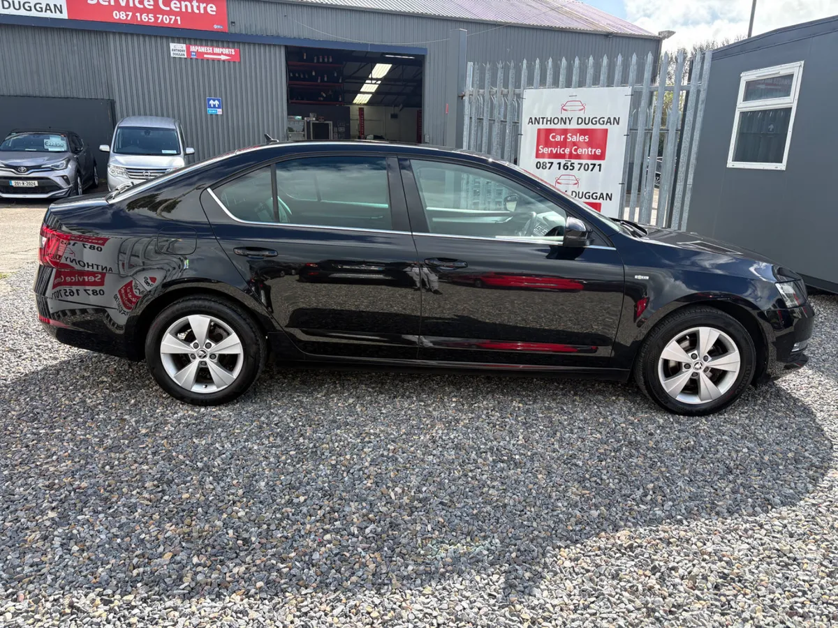 Skoda Octavia Saloon, Diesel, 2019, Black