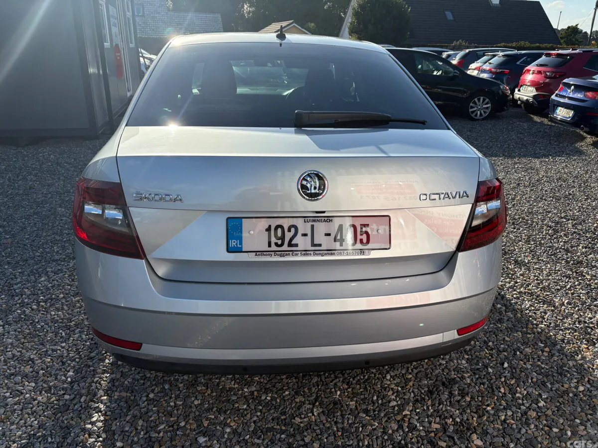 Skoda Octavia Saloon, Petrol, 2019, Grey