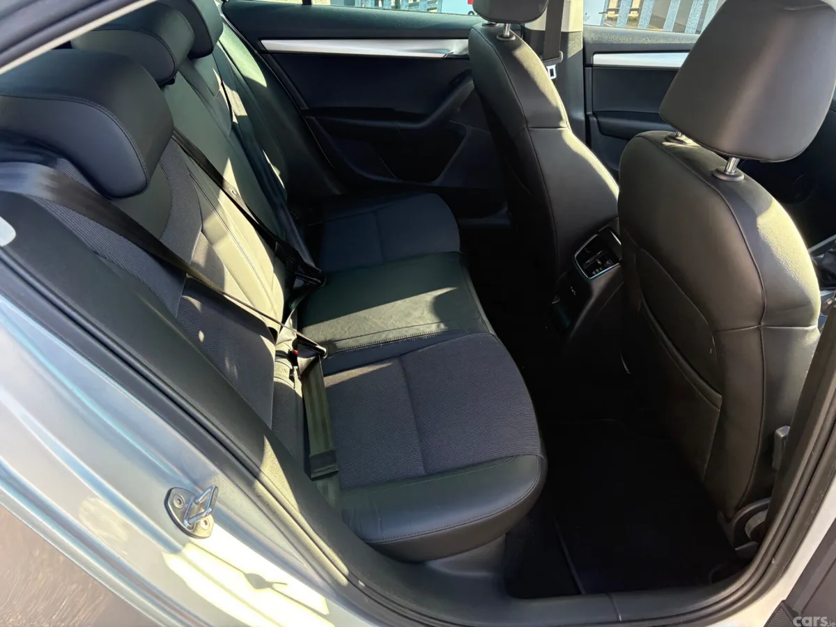Skoda Octavia Saloon, Petrol, 2019, Grey