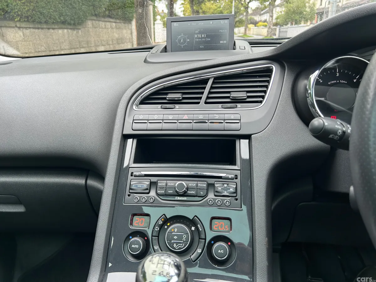Peugeot 5008 MPV, Diesel, 2016, Silver