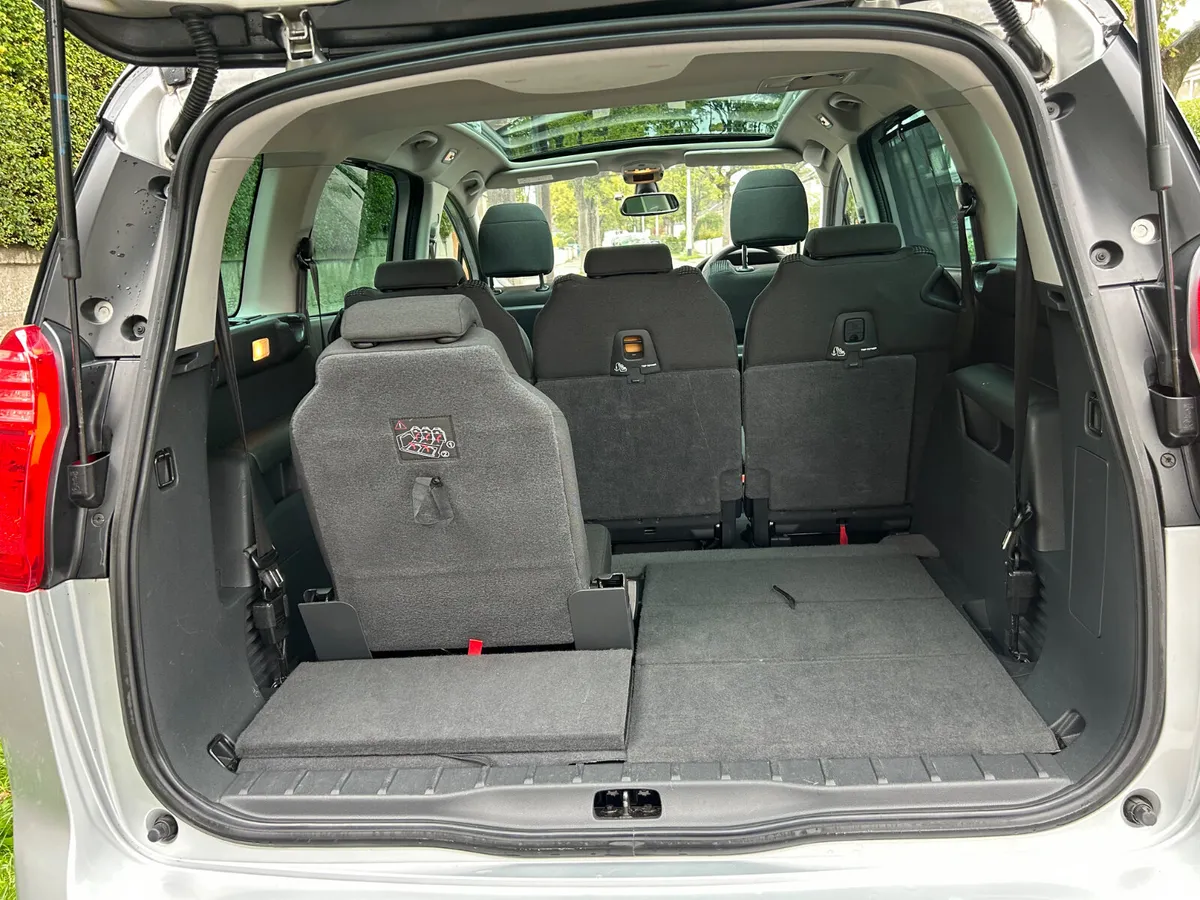 Peugeot 5008 MPV, Diesel, 2016, Silver