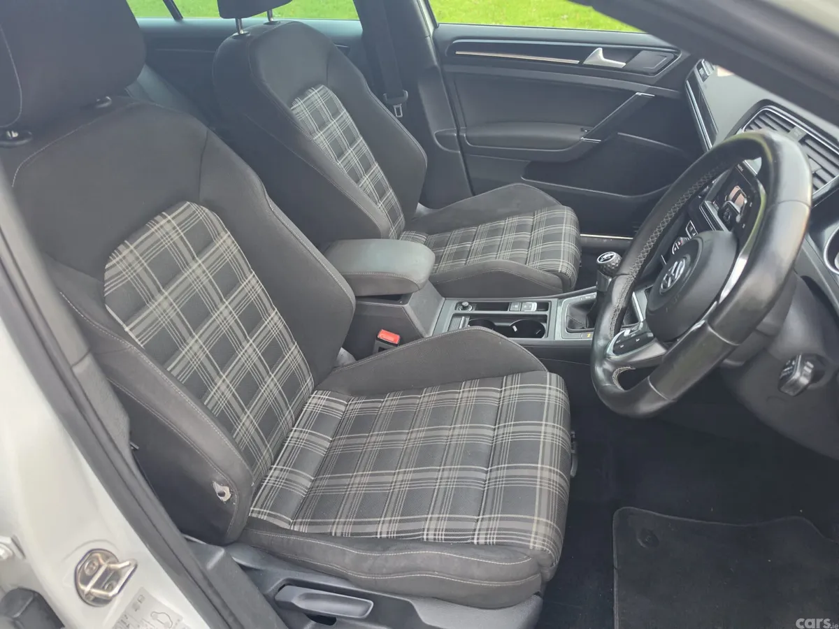 Volkswagen Golf Hatchback, Diesel, 2016, White