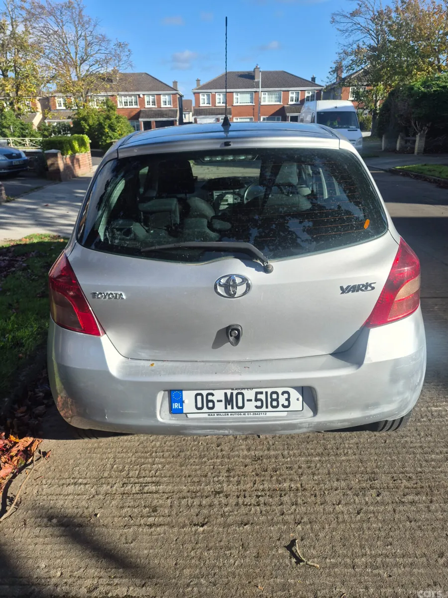 Toyota Yaris Hatchback, Petrol, 2006, Silver