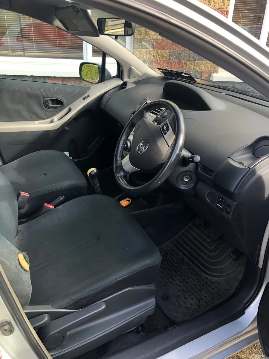 Toyota Yaris Hatchback, Petrol, 2006, Silver
